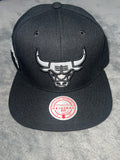 Chicago Bulls Mitchell & Ness Original Fit Snapback – Black